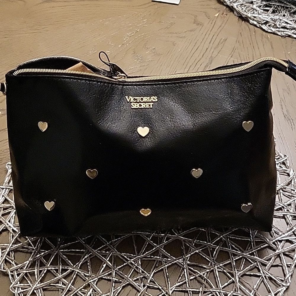 NEW Victoria’s Secret black  cosmetic makeup clutch bag gold hearts. Rare